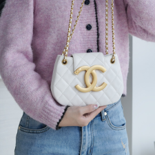최고퀄 팬더샵 샤넬 24C 시즌 빅 로고 스몰 메신저 백 화이트